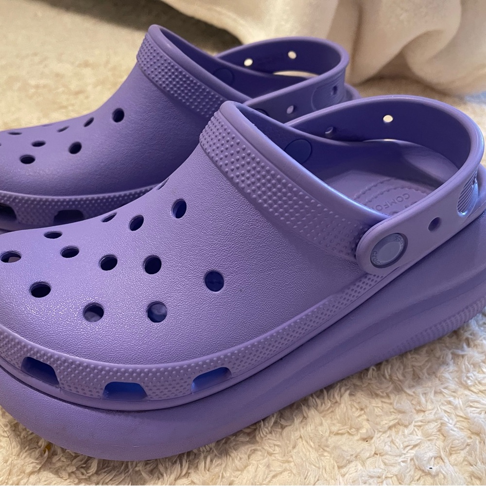 Crocs Classic Mega Crush Purple Clogs Men’s 5 Women’s 7